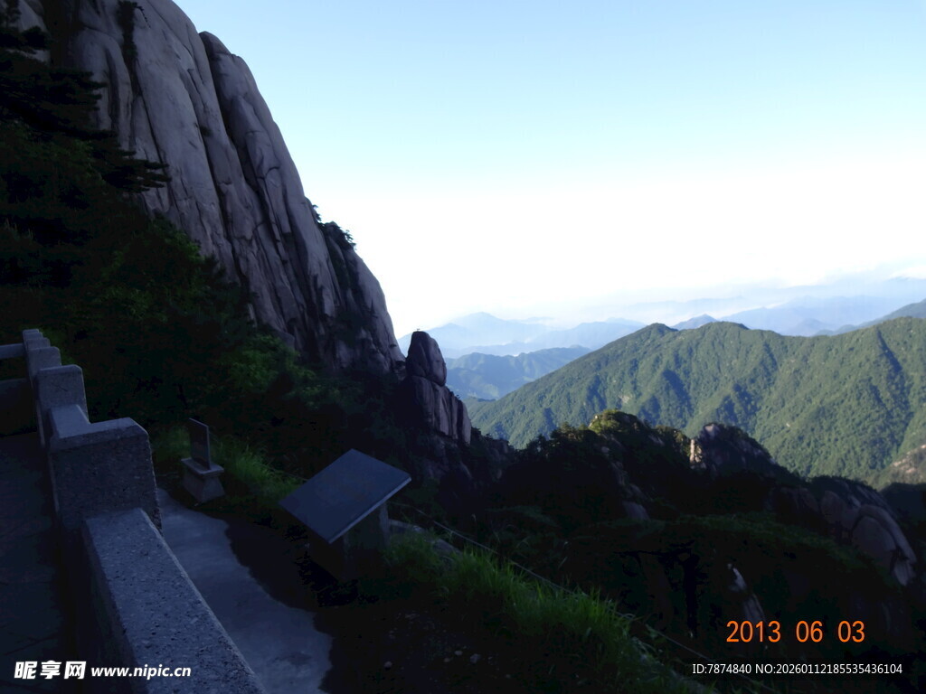 山间峻岭步道风景