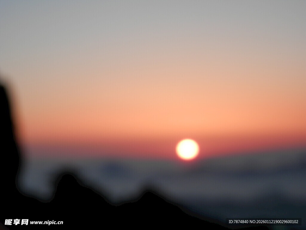 日出时分的壮丽天际线