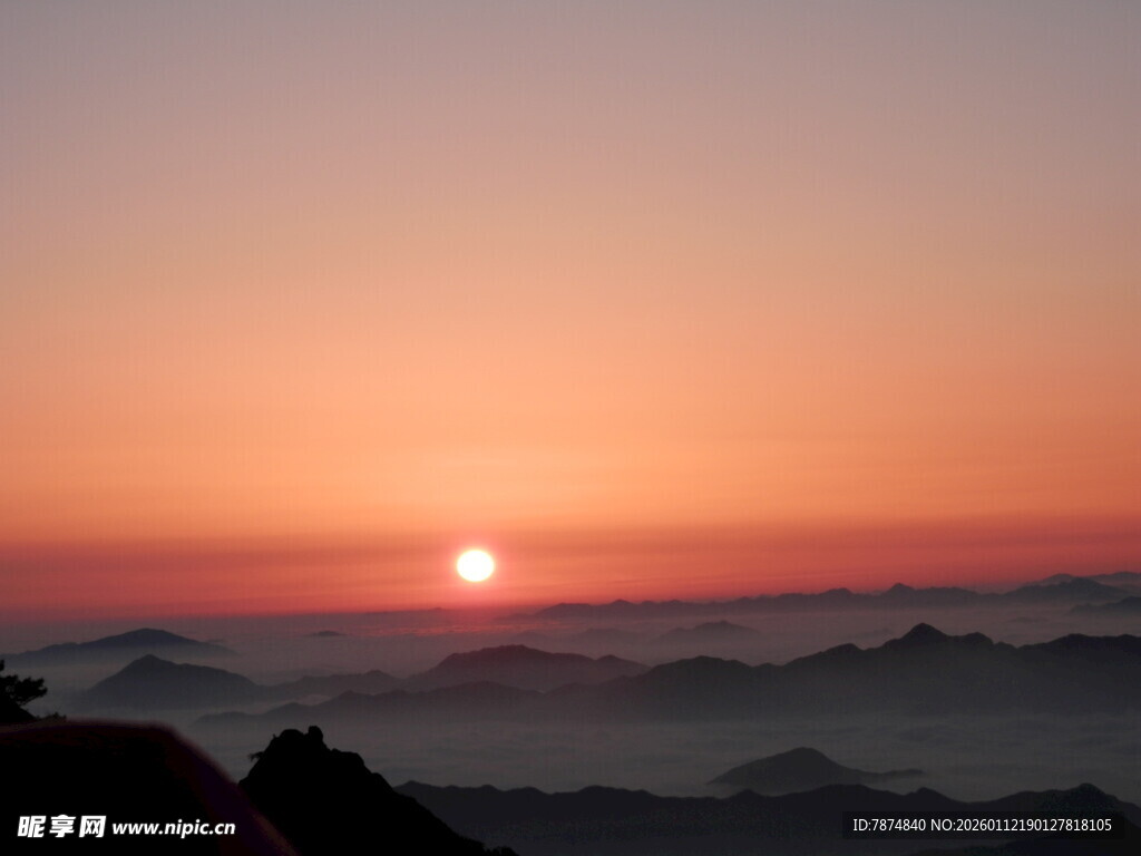 日出云海壮丽景观