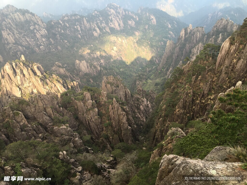 壮丽山景 展现自然之美