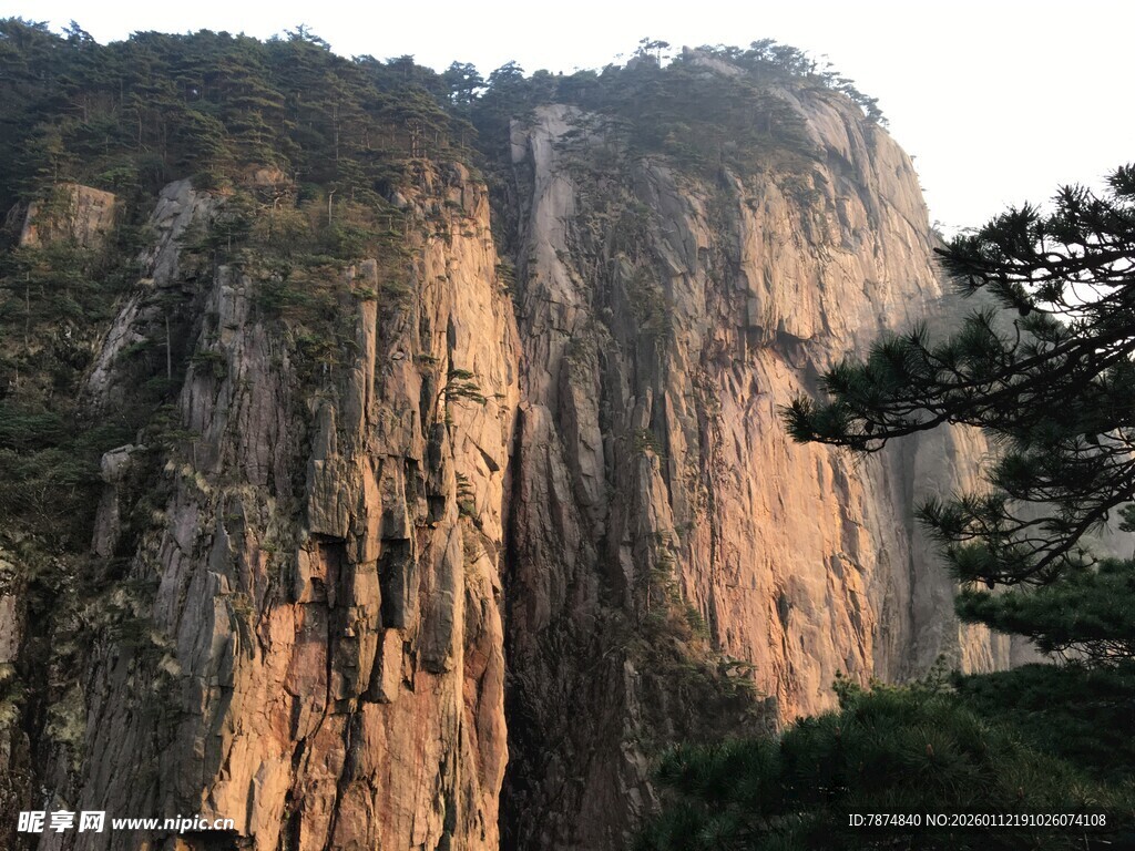壮丽陡峭的高山景观