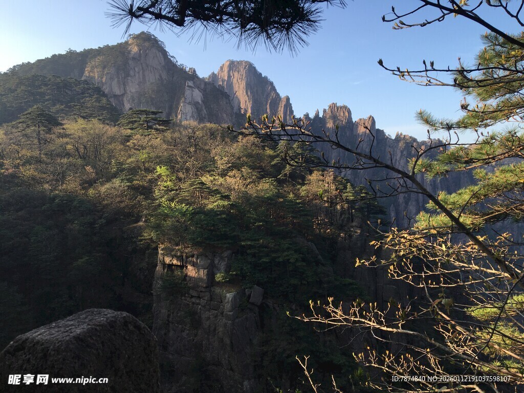 壮丽山景展现自然之美