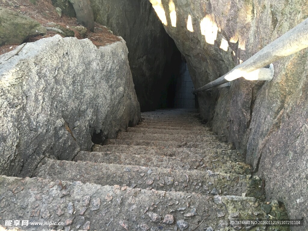 山间石砌幽径台阶