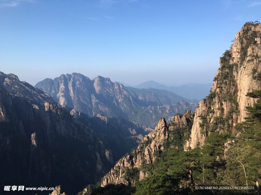 壮丽黄山山峰景色