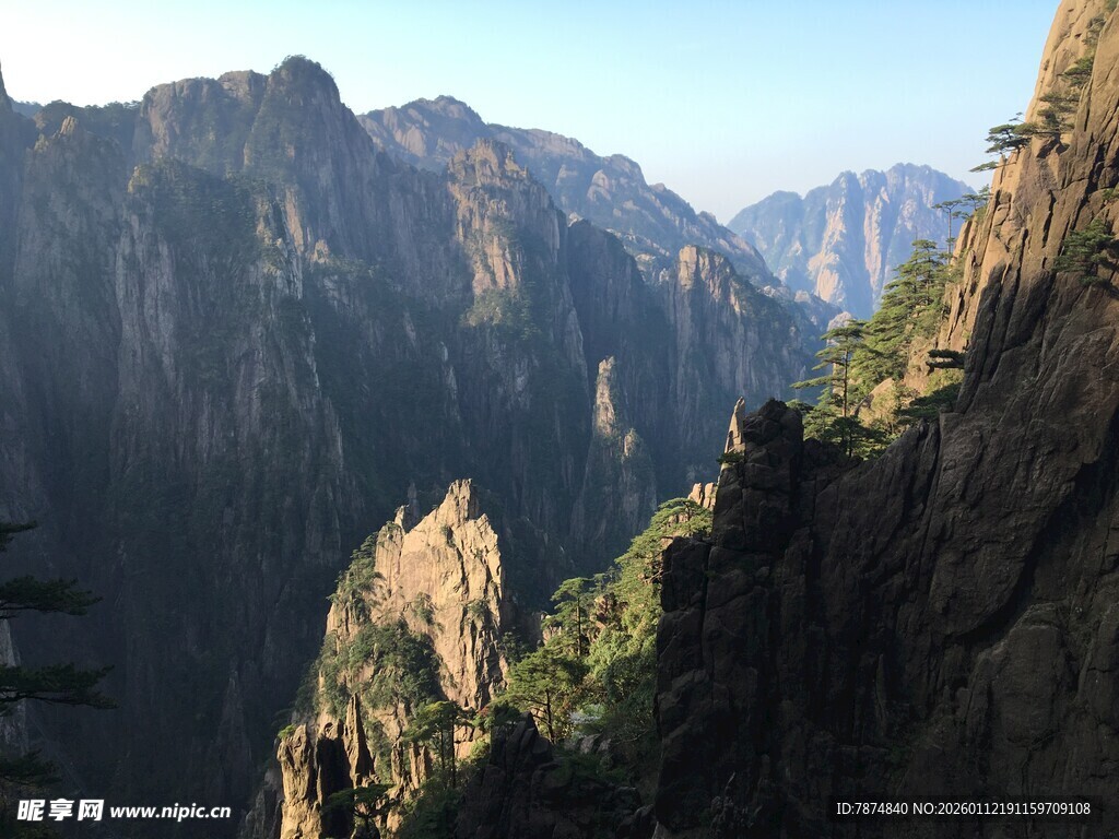壮丽巍峨的高山景观