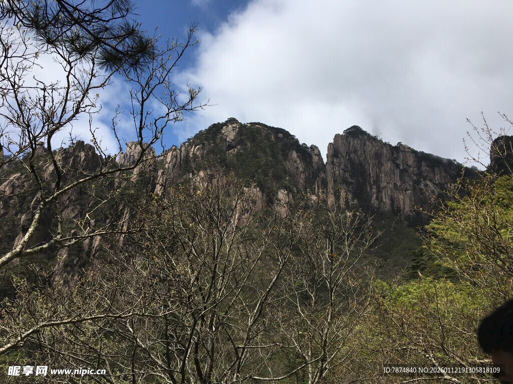 巍峨山峦 尽显自然之美