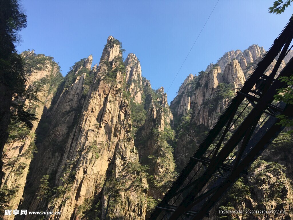 壮丽黄山奇峰景观