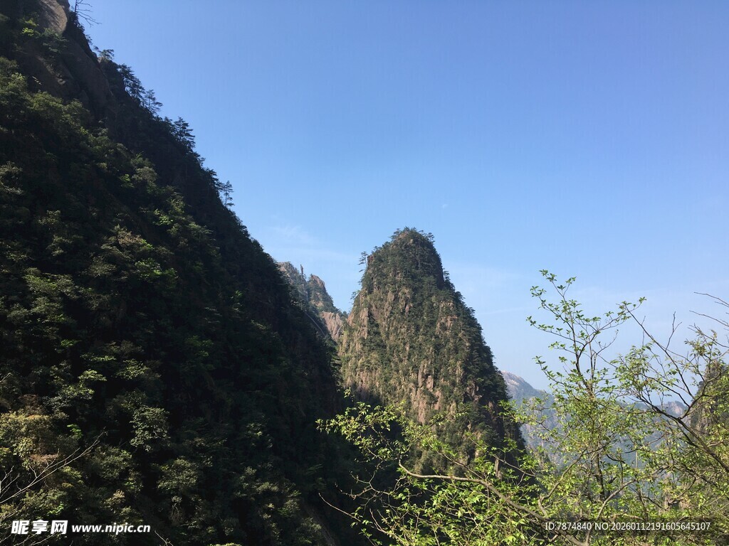 秀丽山峰景色