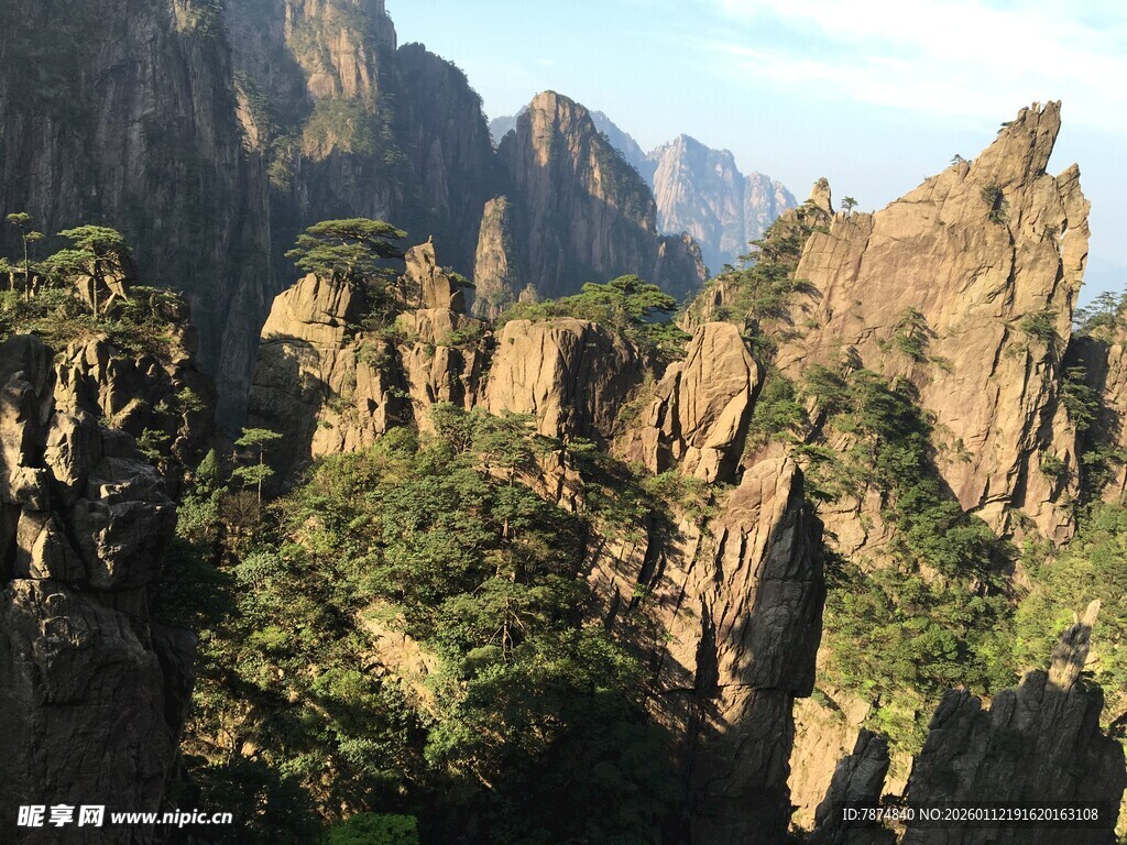 壮丽黄山奇峰景观