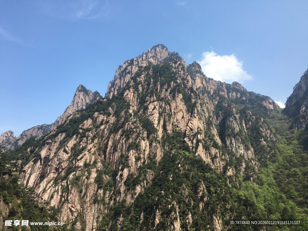 巍峨壮丽的高山景观
