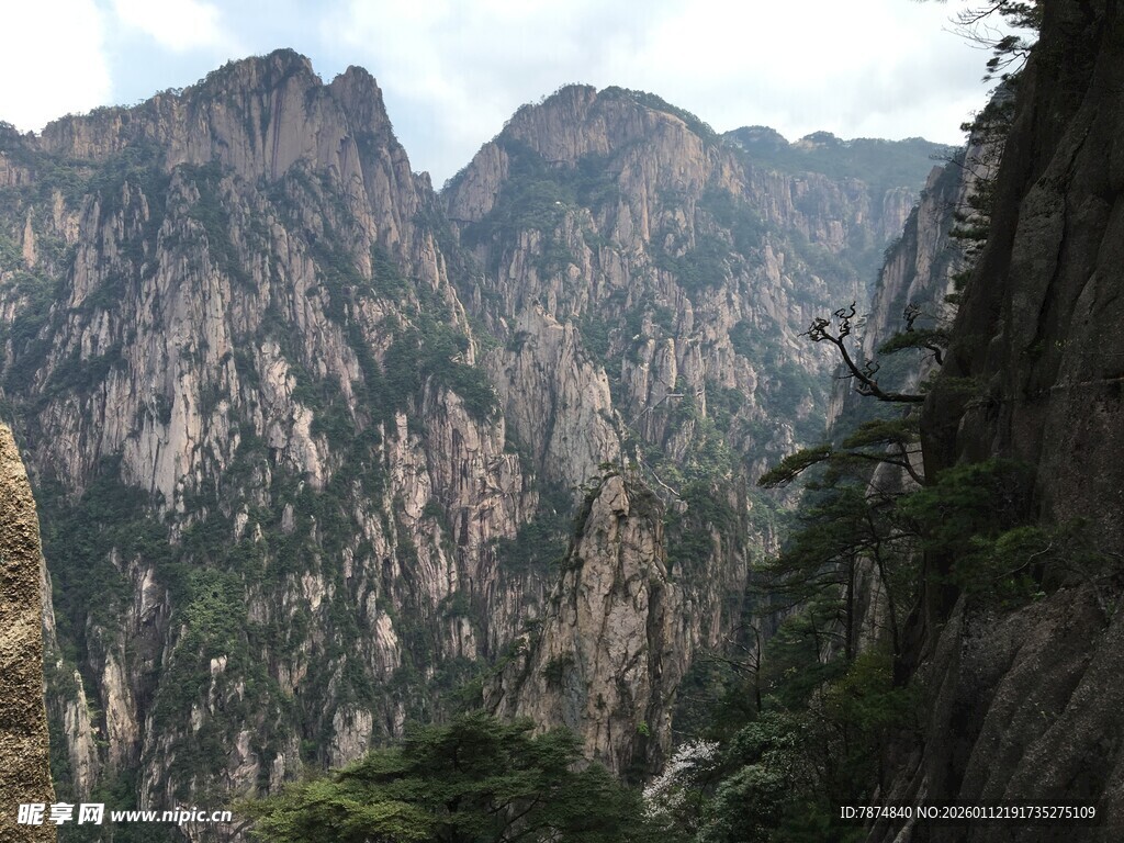 壮丽黄山山峰景观