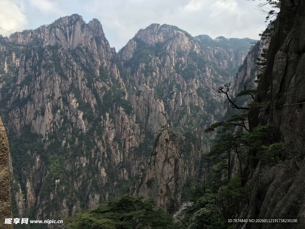 壮丽黄山山峰景色
