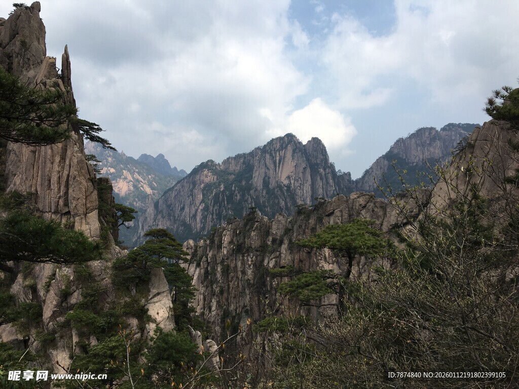 壮丽黄山奇峰景观