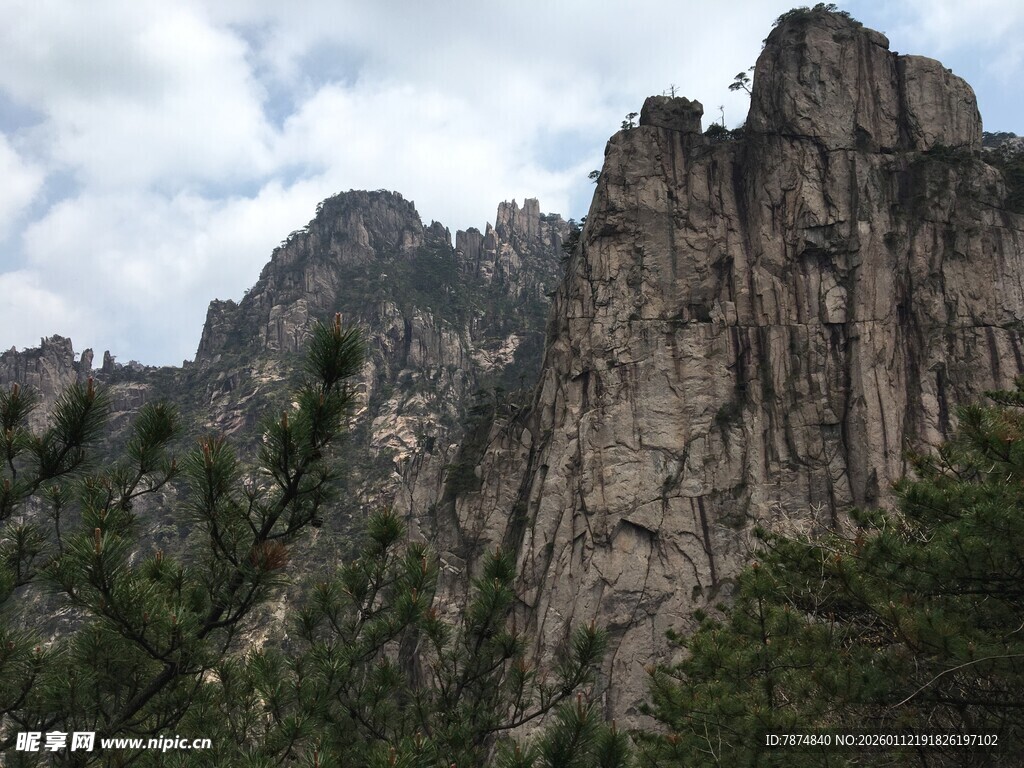 巍峨壮丽的高山景观