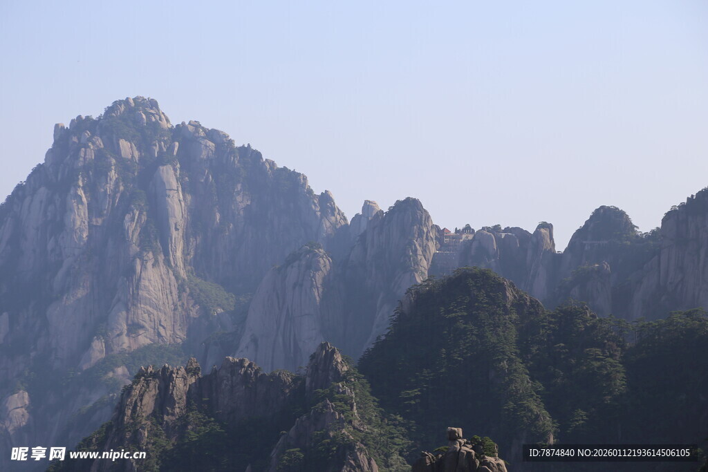 巍峨壮丽的连绵山峰