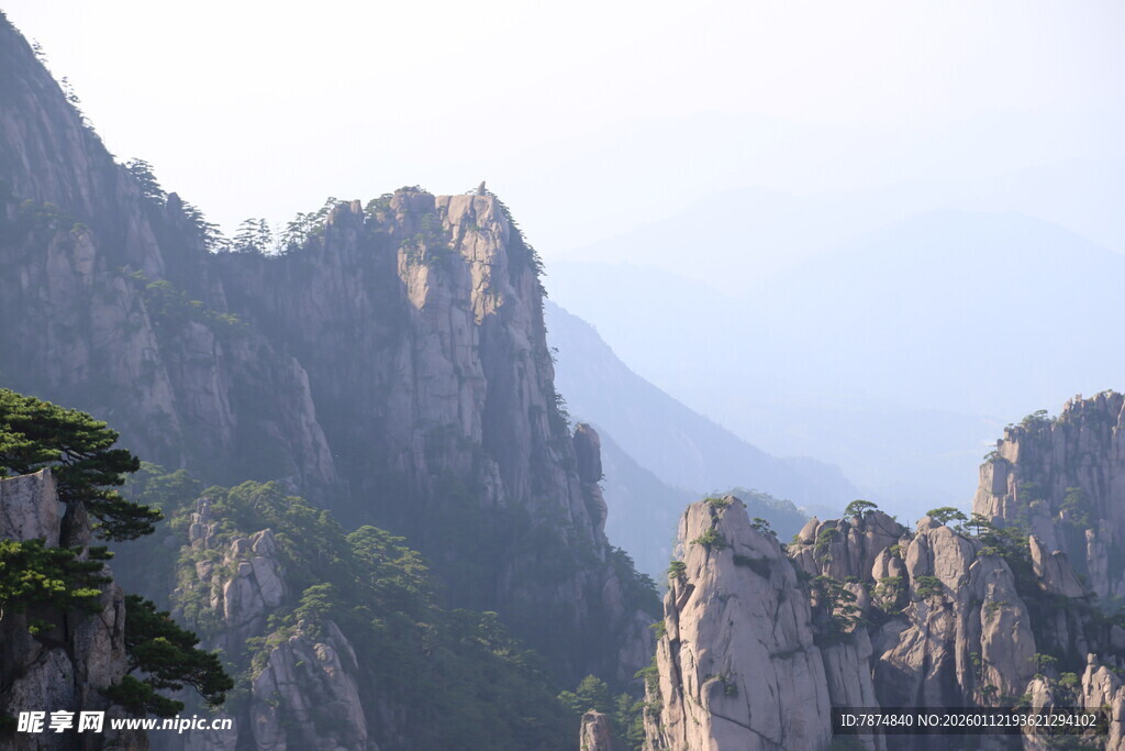 壮丽黄山奇峰景观