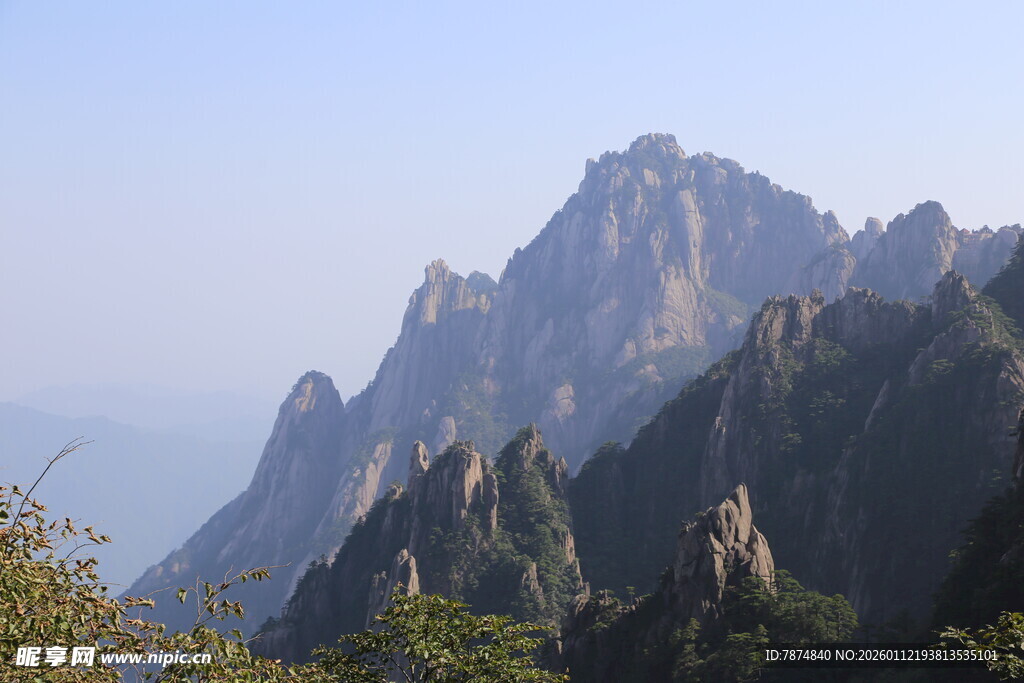 巍峨壮丽的高山景致
