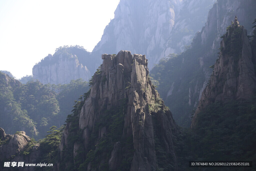 巍峨壮观的奇峰峻岭