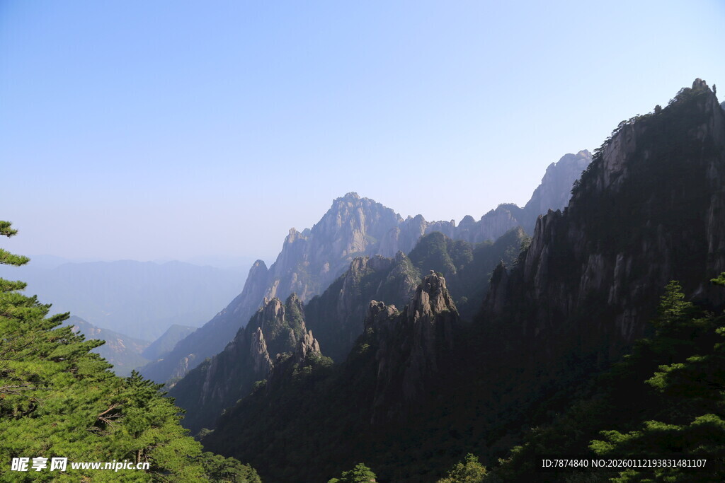 壮丽黄山山峰景观