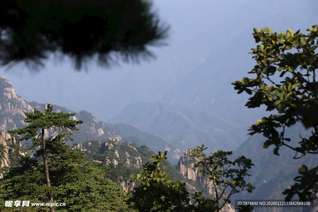 黄山秀丽山林景观