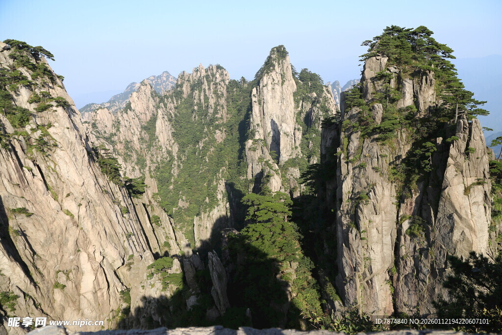 壮丽黄山奇峰景观