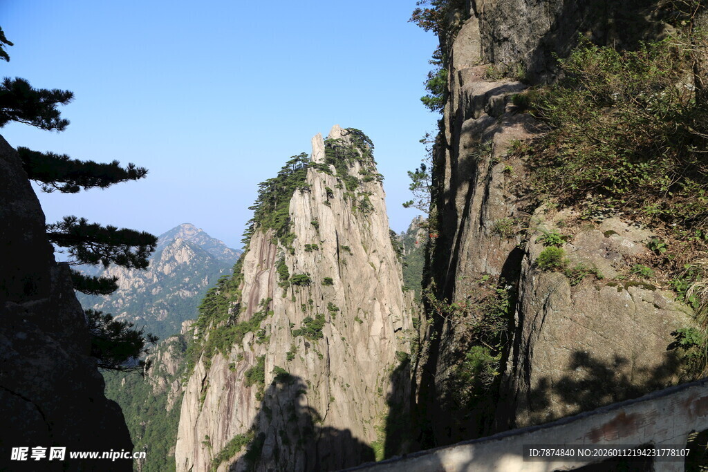 壮丽黄山奇峰景观