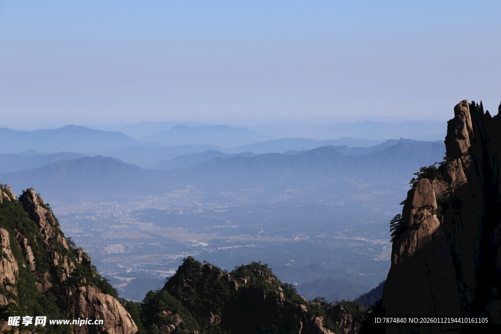 壮丽山景 远眺连绵山峦