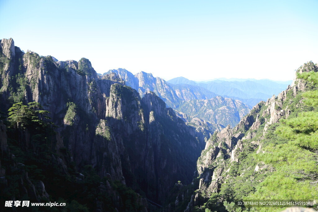 壮丽巍峨的高山景观