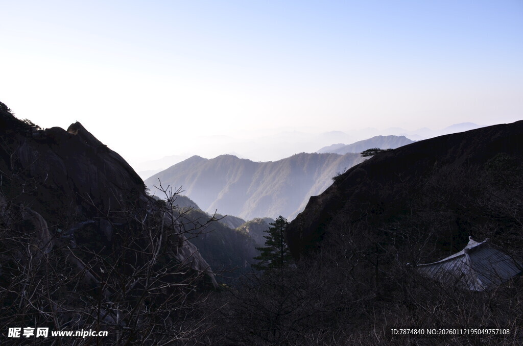 山间晨景 云雾缭绕之美