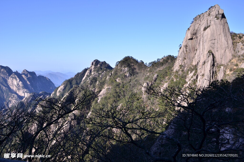 巍峨壮丽的高山景致