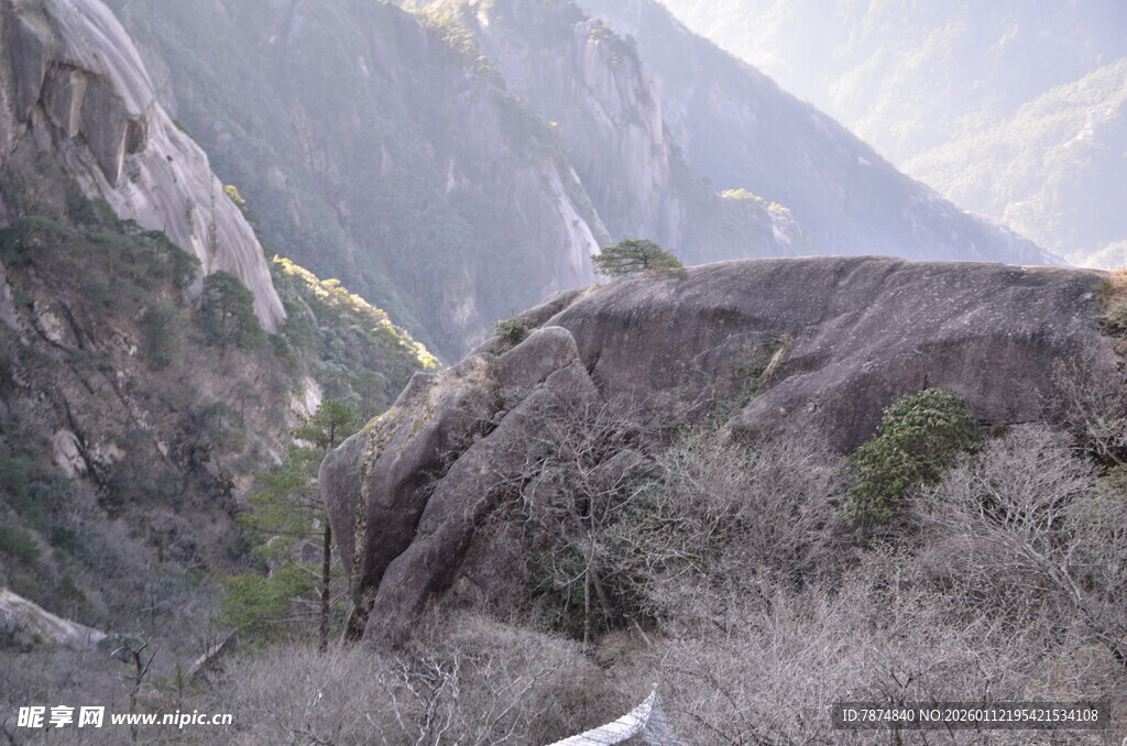 壮丽山景 岩石与植被景观