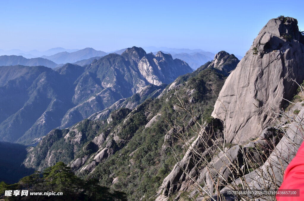 巍峨高山壮丽景致