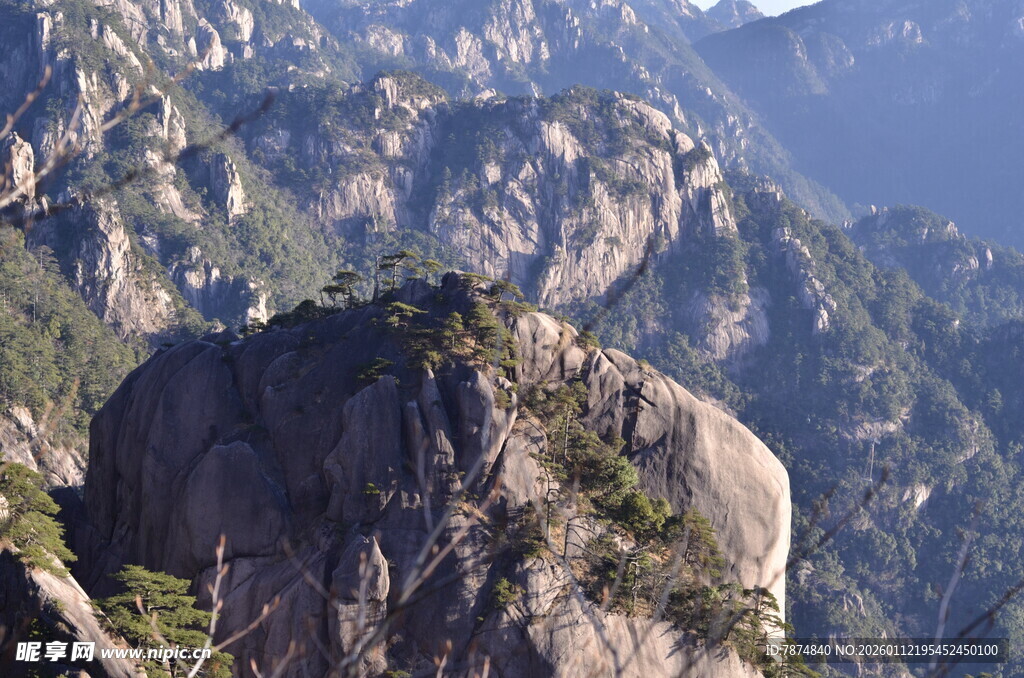 巍峨壮丽的山景奇观