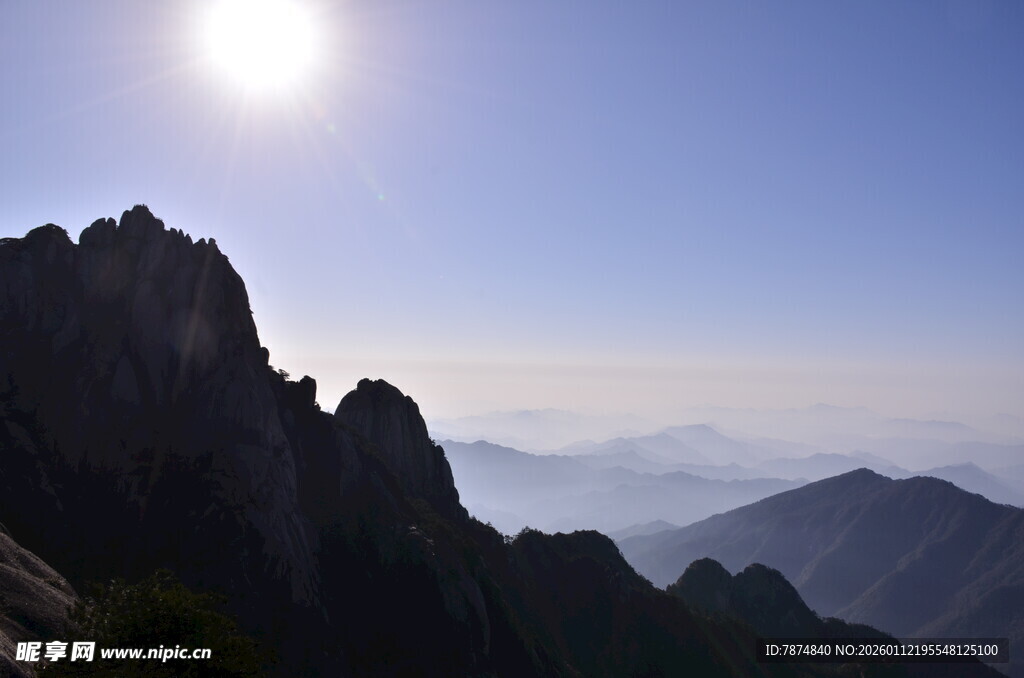 高山日出壮丽景观