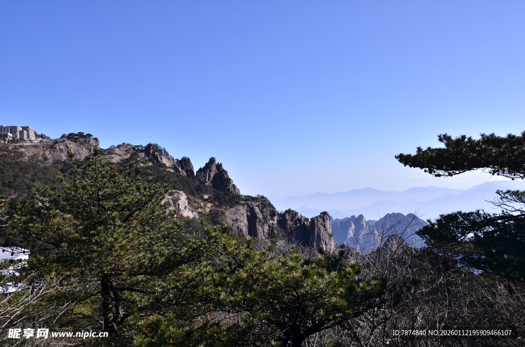 黄山奇峰与苍松景观