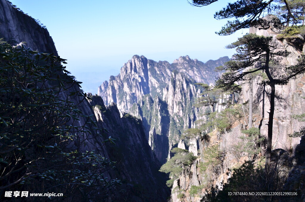 壮丽黄山峡谷景观