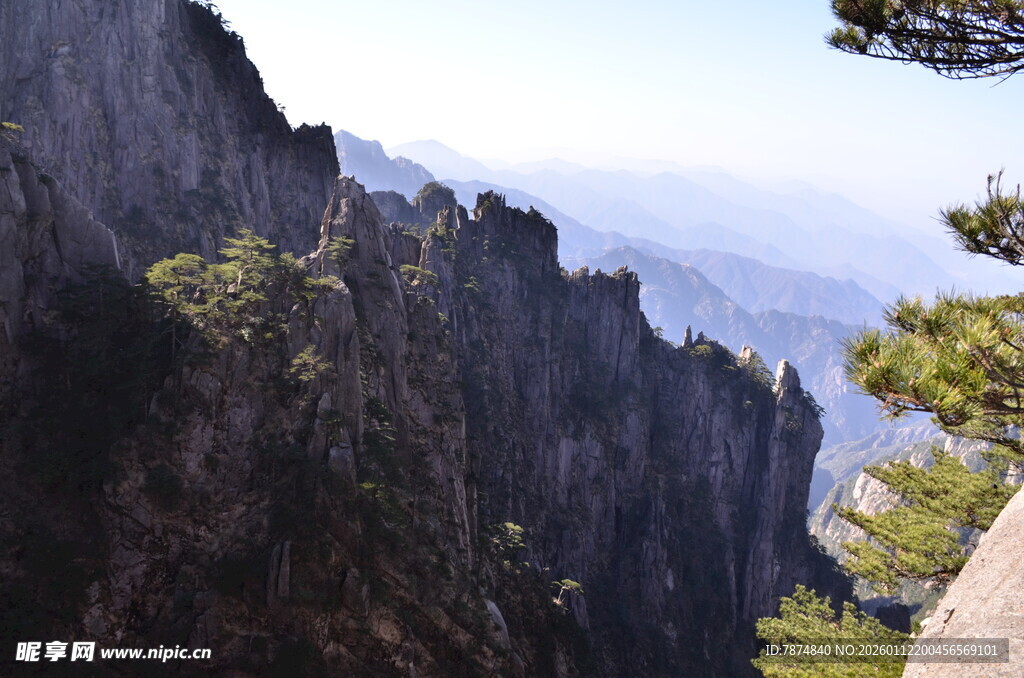 壮丽险峻的高山景色