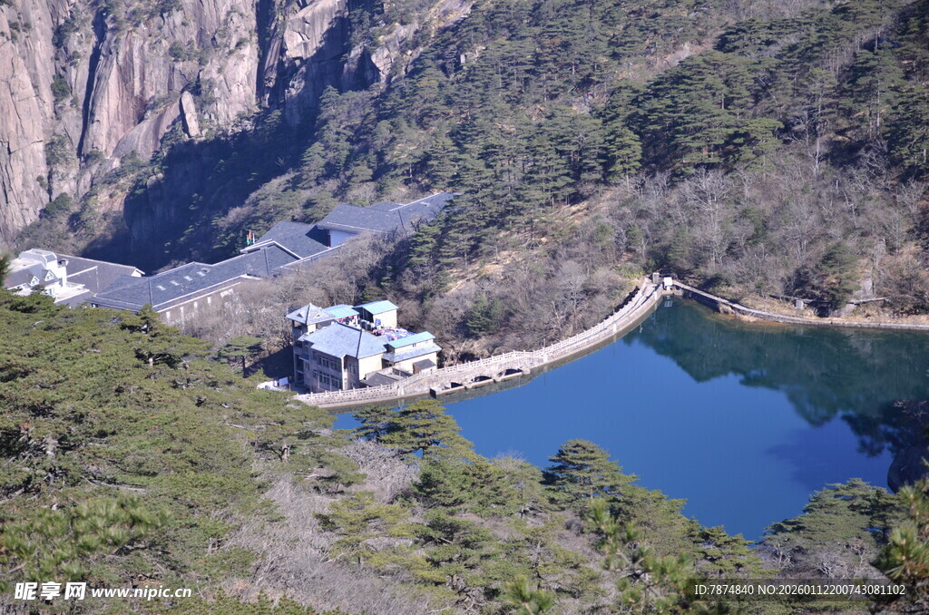 山间湖畔建筑美景