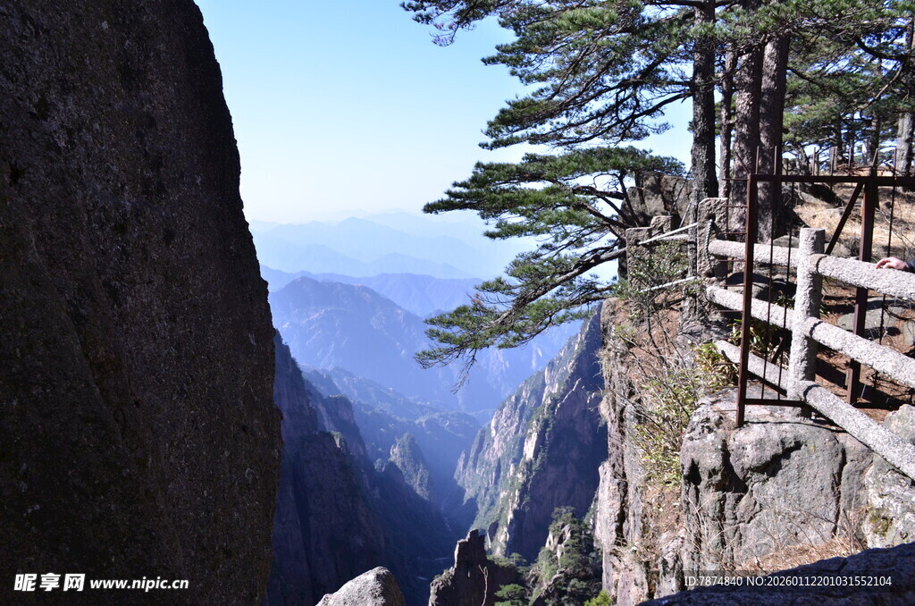 华山绝壁栈道壮美景观