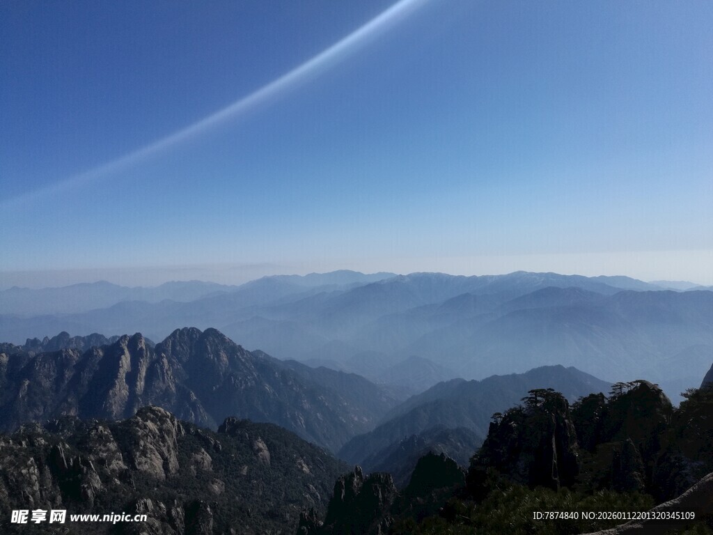 壮丽山景 天际流云