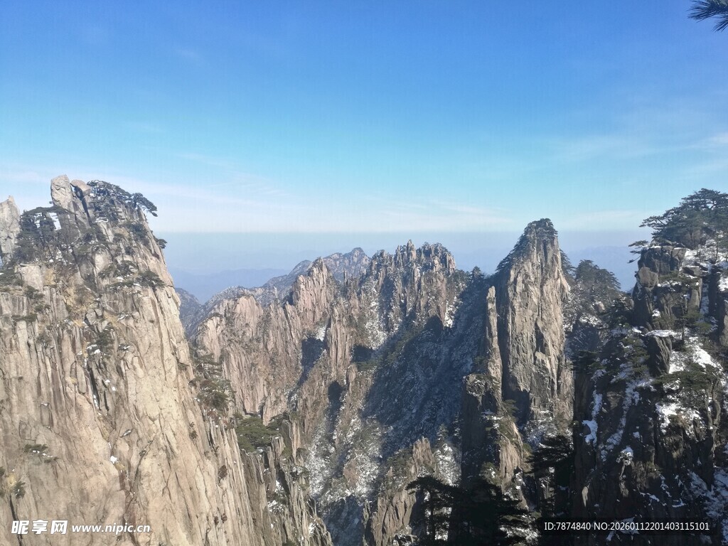 壮丽黄山奇峰景观