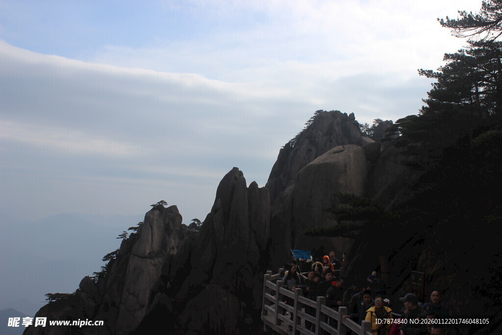 黄山美景 群峰与游人