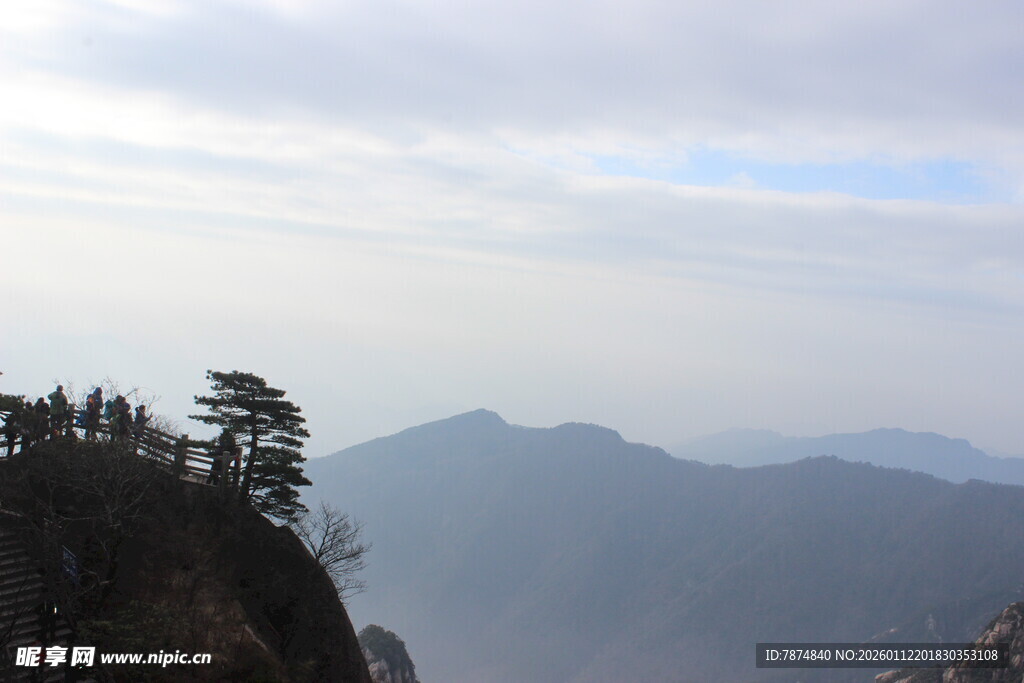 山巅景致 云雾缭绕群山