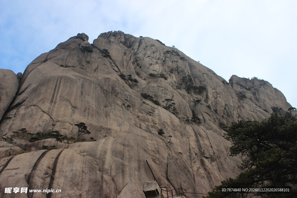 巍峨高山峻岭岩石景观