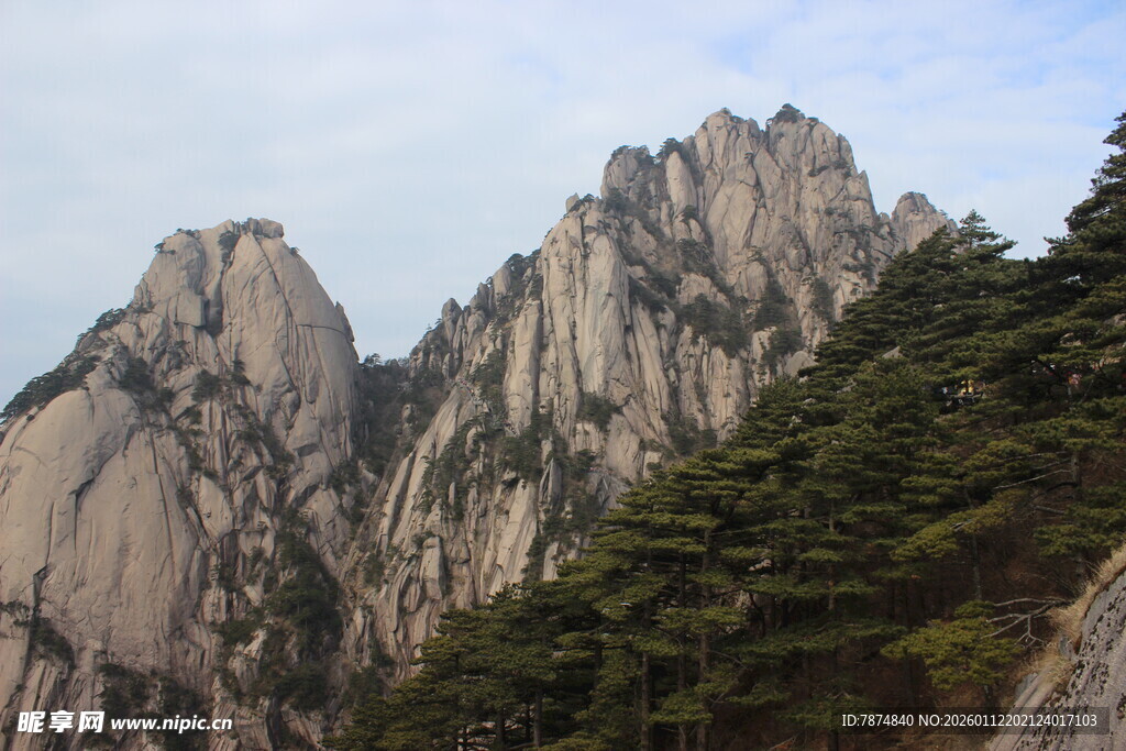 巍峨壮观的秀丽山峰