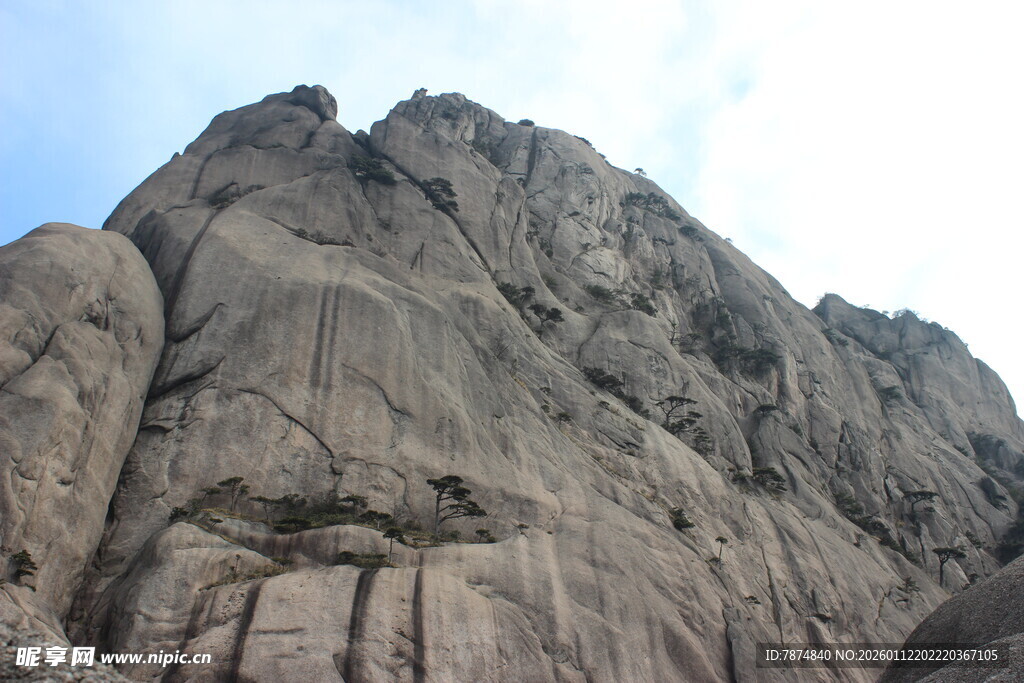 巍峨壮观的岩石山峰