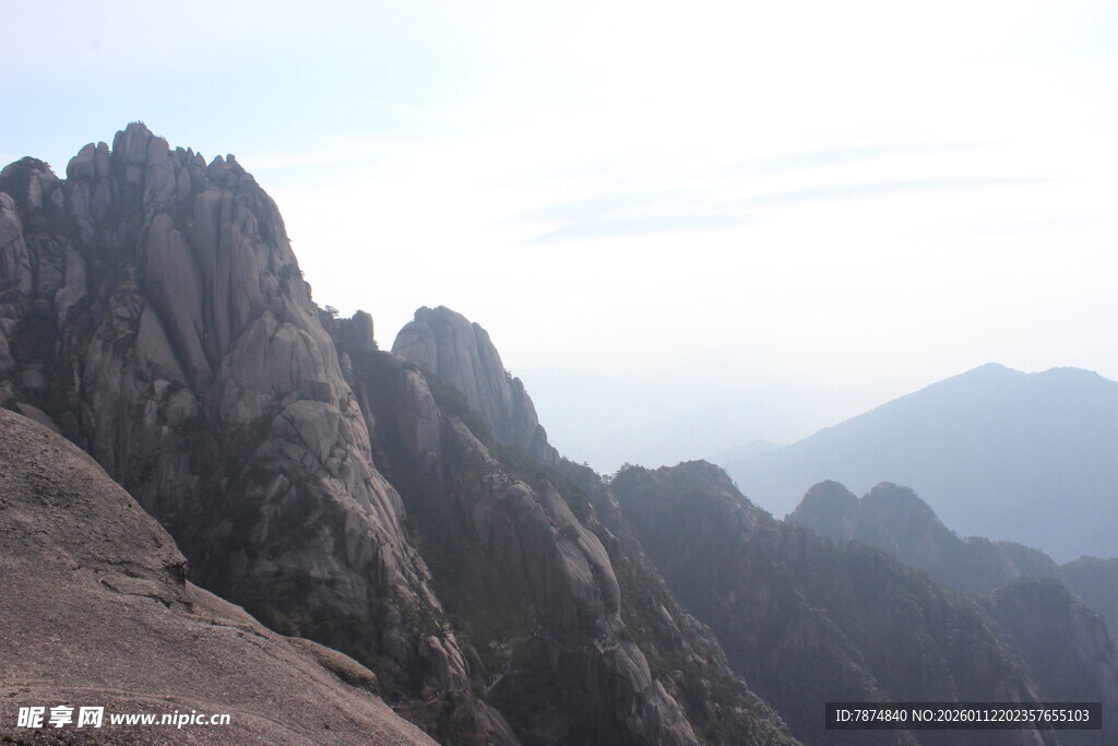 巍峨壮丽的高山景观