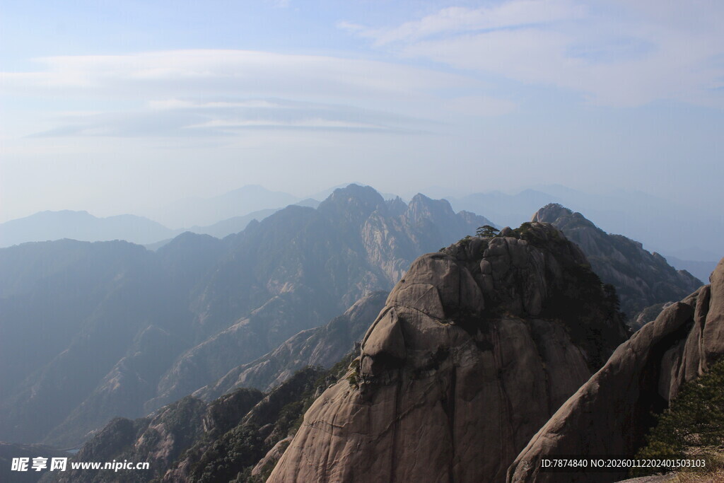 巍峨高山壮丽景致