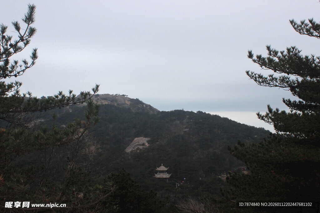 山间景色 树木掩映的山峦
