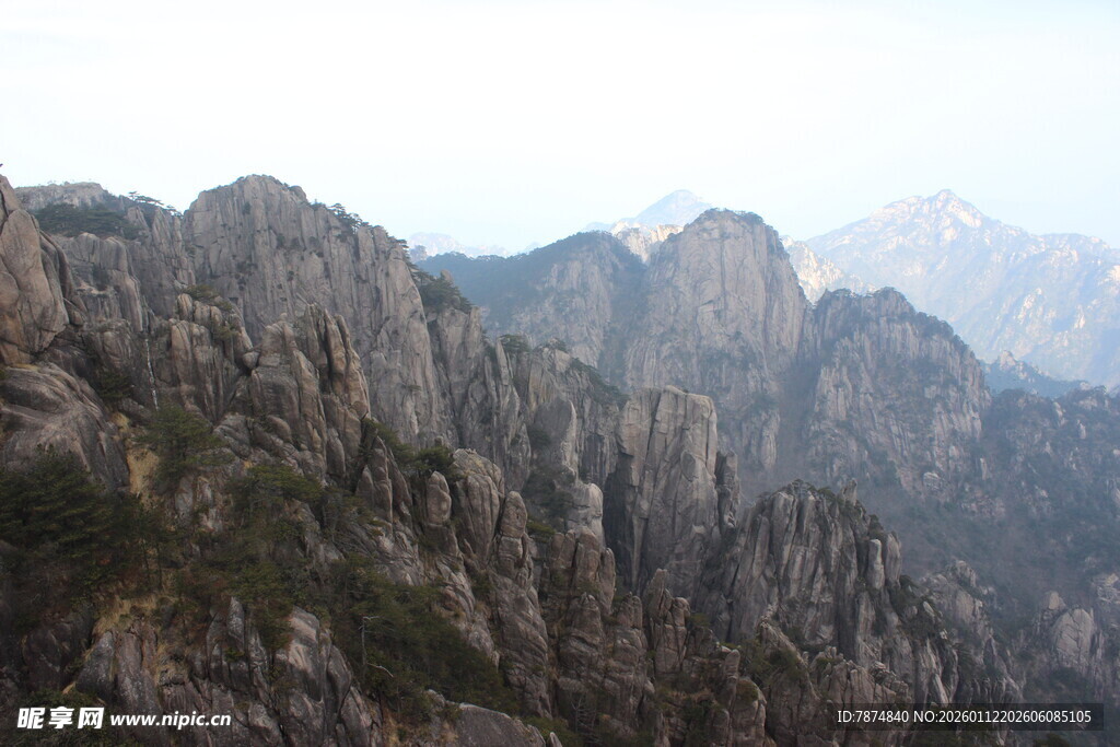 巍峨壮丽的山景